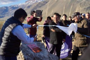 Claudio Vidal descubrió la piedra fundacional del proyecto productivo “Los Alamos”