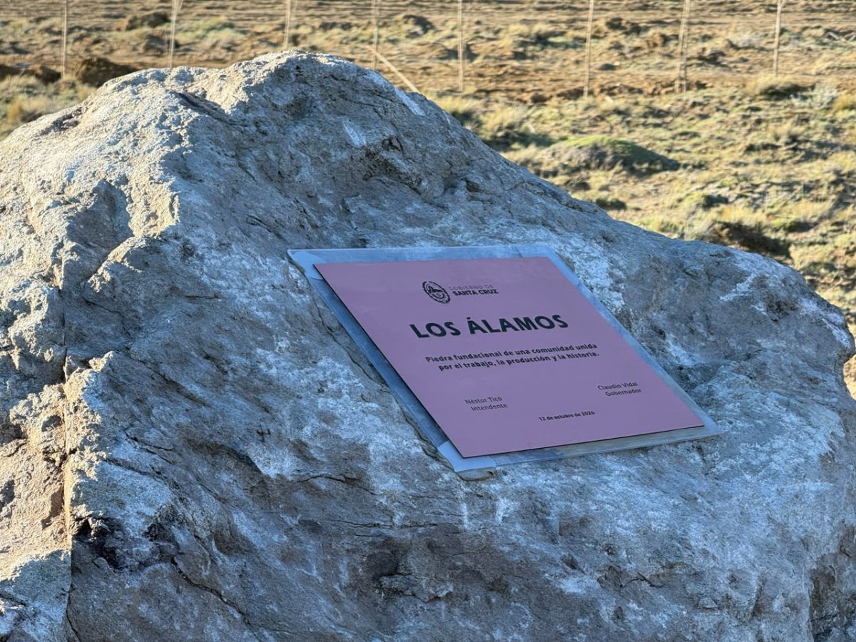 Claudio Vidal descubrió la piedra fundacional del proyecto productivo “Los Alamos”