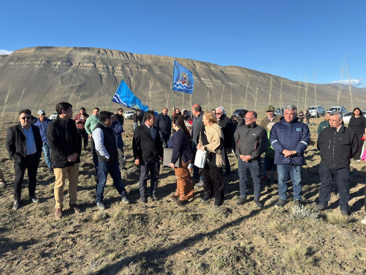 Claudio Vidal descubrió la piedra fundacional del proyecto productivo “Los Alamos”