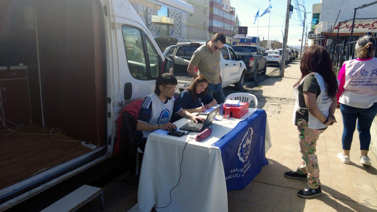 Salud acercó vacunación y controles preventivos a la comunidad en Río Gallegos 