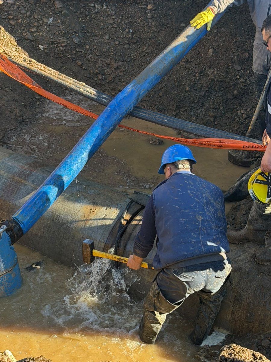 SPSE continúa con la reparación del caño que conecta Palermo con la Planta Potabilizadora