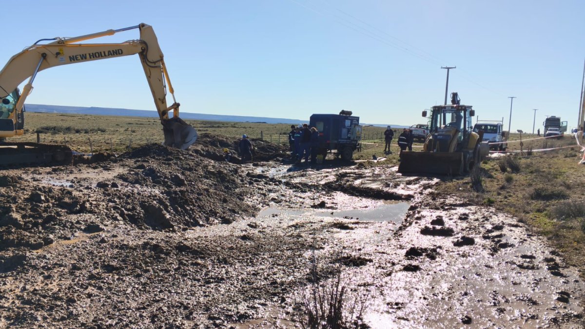 SPSE continúa con la reparación del caño que conecta Palermo con la Planta Potabilizadora