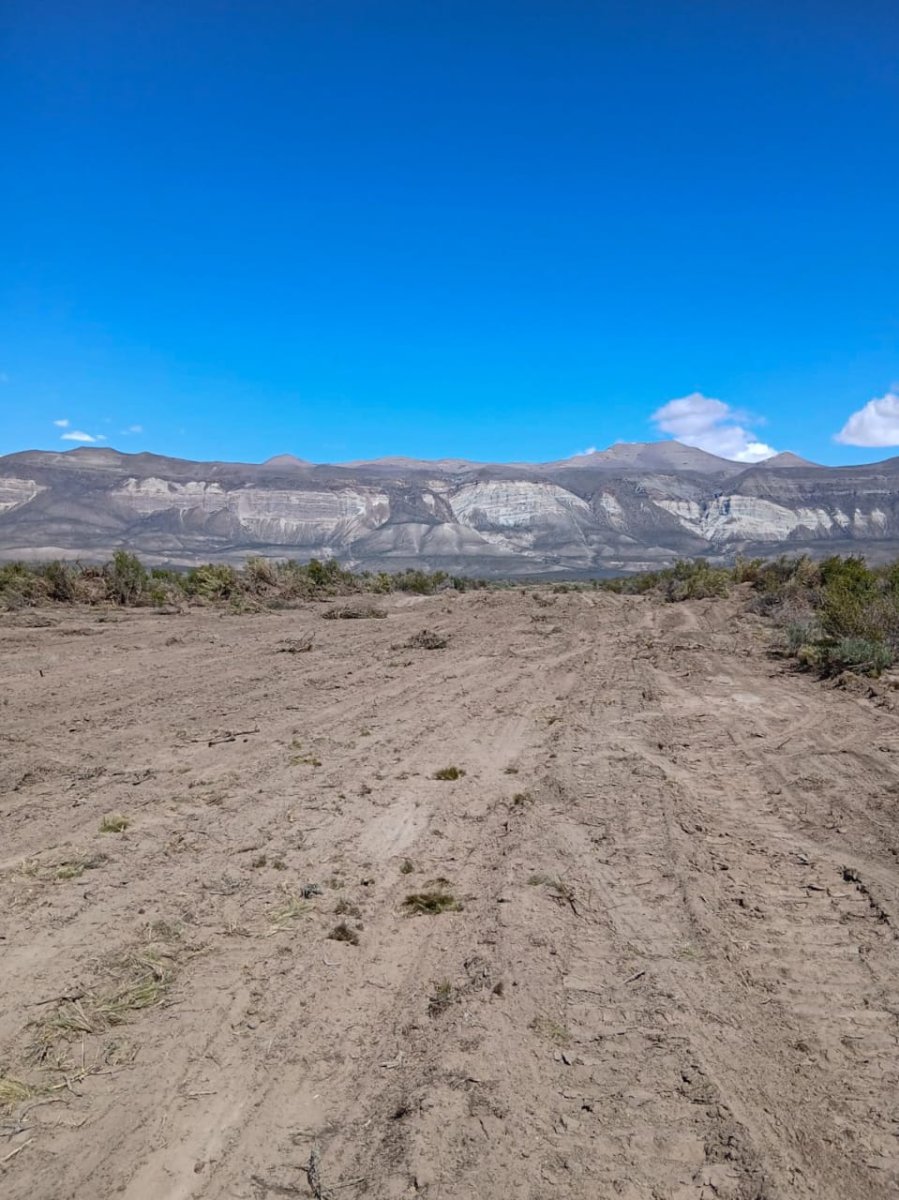 Viales continúan con trabajos de mejoramiento y apertura de calles en Lago Posadas