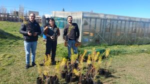 Entregaron especies para proyectos educativos y la parquización de espacios institucionales 