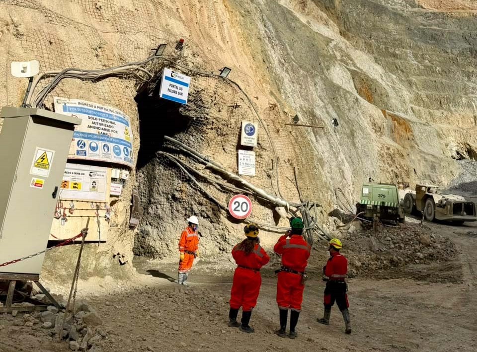 Personal técnico de la Secretaría de Estado de Minería durante la inspección realizada en el proyecto Don Nicolás.