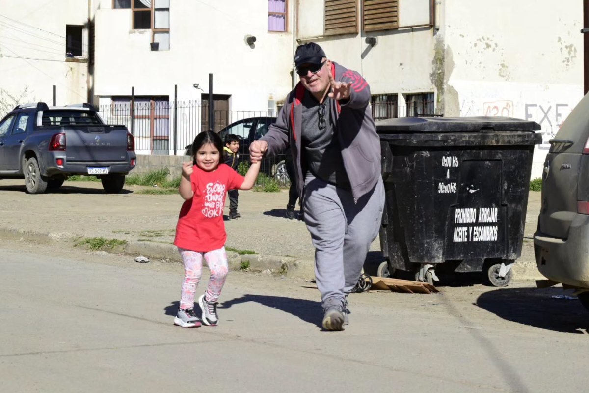 Pequeños pasos, grandes movimientos: el Jardín Nº 44 salió a jugar con las familias