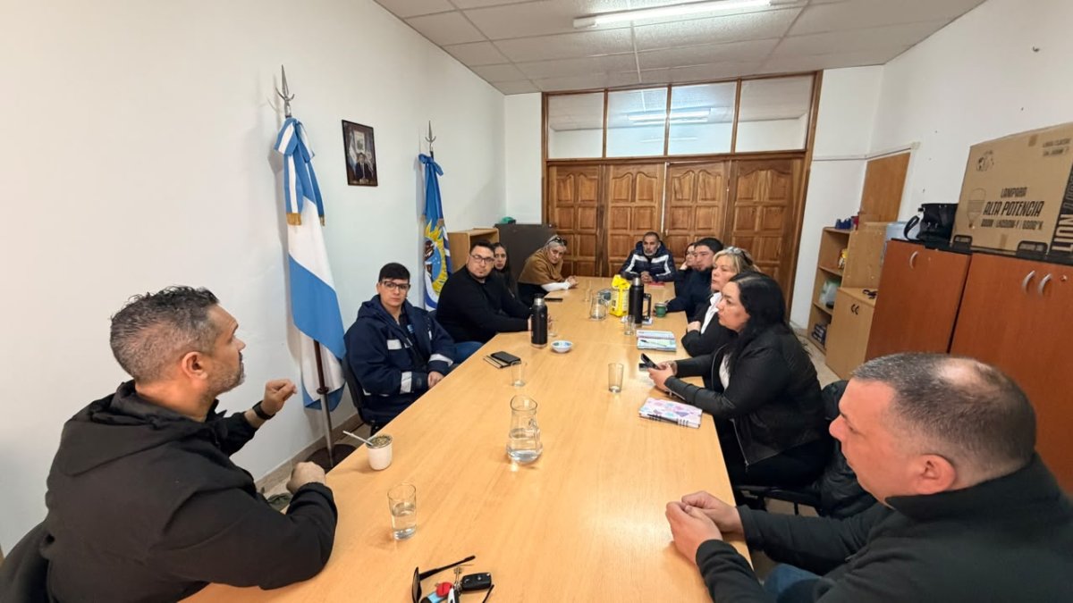 Georgion encabezó una reunión intersectorial en Pico Truncado para coordinar políticas públicas