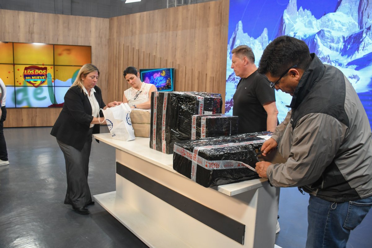 Vidal entregó equipamiento y anuncio nuevas inversiones para fortalecer Canal 9 de Santa Cruz