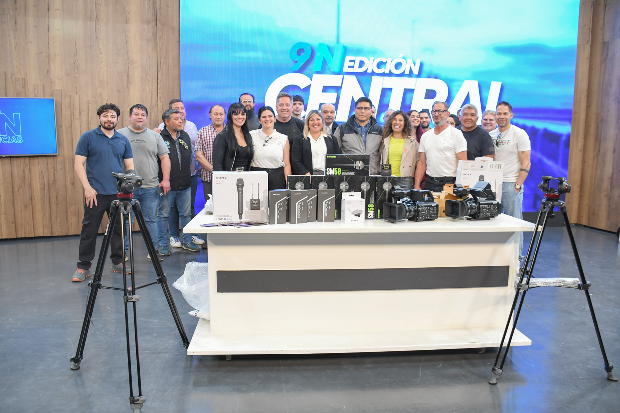 Vidal entregó equipamiento y anuncio nuevas inversiones para fortalecer Canal 9 de Santa Cruz