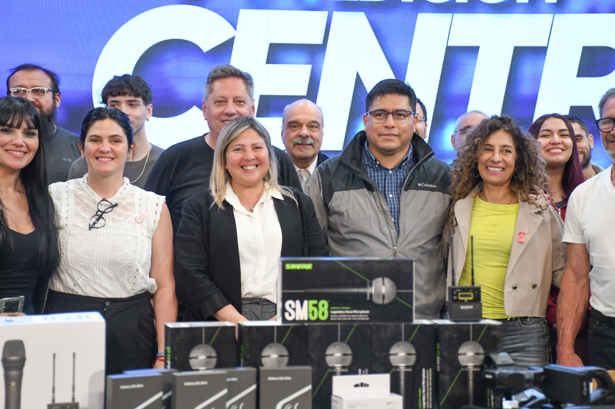 Soledad Boggio, ministra Secretaria General de la Gobernación acompañó al gobernador Claudio Vidal en la entrega de equipamiento para Canal 9.