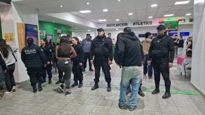 Controles de seguridad y detección de irregularidades durante el recital de Don Osvaldo 