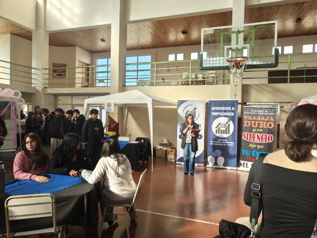 Estudiantes de Educación Secundaria presentaron sus proyectos del programa «Aprender a Emprender»
