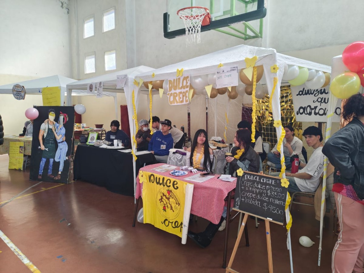 Estudiantes de Educación Secundaria presentaron sus proyectos del programa «Aprender a Emprender»