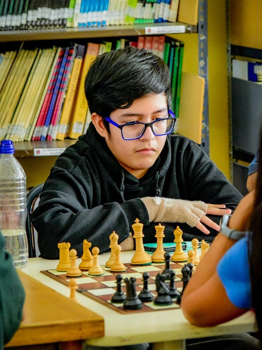 El ajedrez gana espacios en Santa Cruz y promueve el aprendizaje en todas las edades