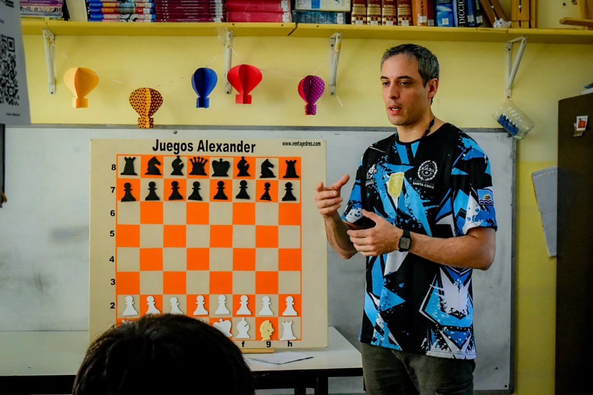 El ajedrez gana espacios en Santa Cruz y promueve el aprendizaje en todas las edades