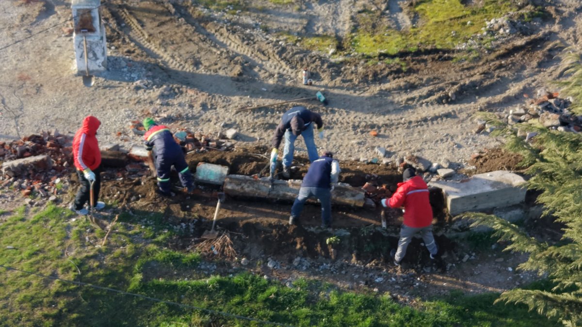 Servicios Públicos realiza la limpieza integral de la cisterna central de la plaza