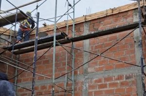 Celeste Robledo, ayudante de albañil: "La mujer también puede dedicarse a cosas grandes" como la construcción del hogar propio