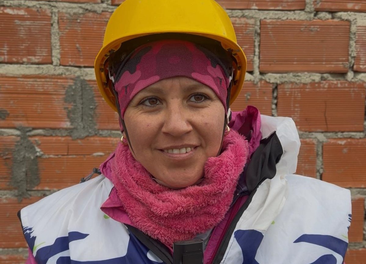 Celeste Robledo, ayudante de albañil: "La mujer también puede dedicarse a cosas grandes" como la construcción del hogar propio