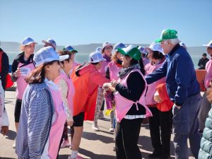 Una multitudinaria caminata reunió a familias y adultos mayores en Río Gallegos