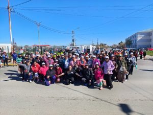 Una multitudinaria caminata reunió a familias y adultos mayores en Río Gallegos