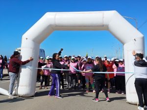Una multitudinaria caminata reunió a familias y adultos mayores en Río Gallegos