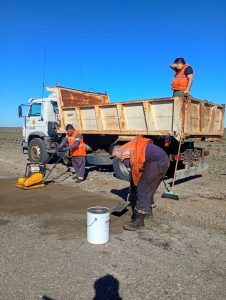 Vialidad Provincial avanza con trabajos de mantenimiento vial y colaboración comunitaria