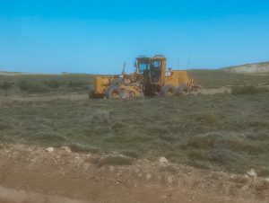 Vialidad Provincial avanza con trabajos de mantenimiento vial y colaboración comunitaria