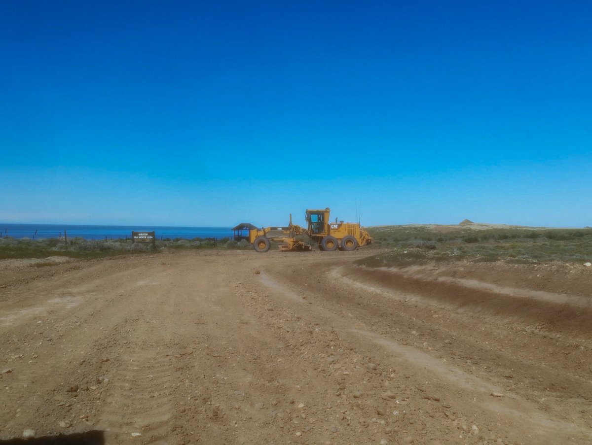 Vialidad Provincial avanza con trabajos de mantenimiento vial y colaboración comunitaria