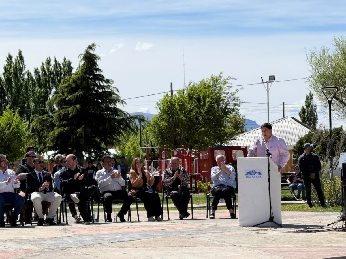 Claudio Vidal acompañó a la comunidad de Lago Posadas en su 67° Aniversario