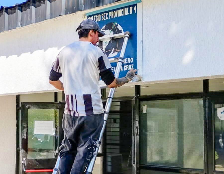 Trabajos de mejoras edilicias en el Colegio Secundario Nº 4 de Río Turbio.