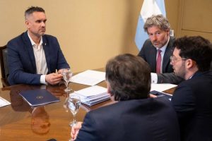 Georgion recibió los manuales del Sistema de Registro de Supervisores de Régimen Penal Juvenil por parte de Nación