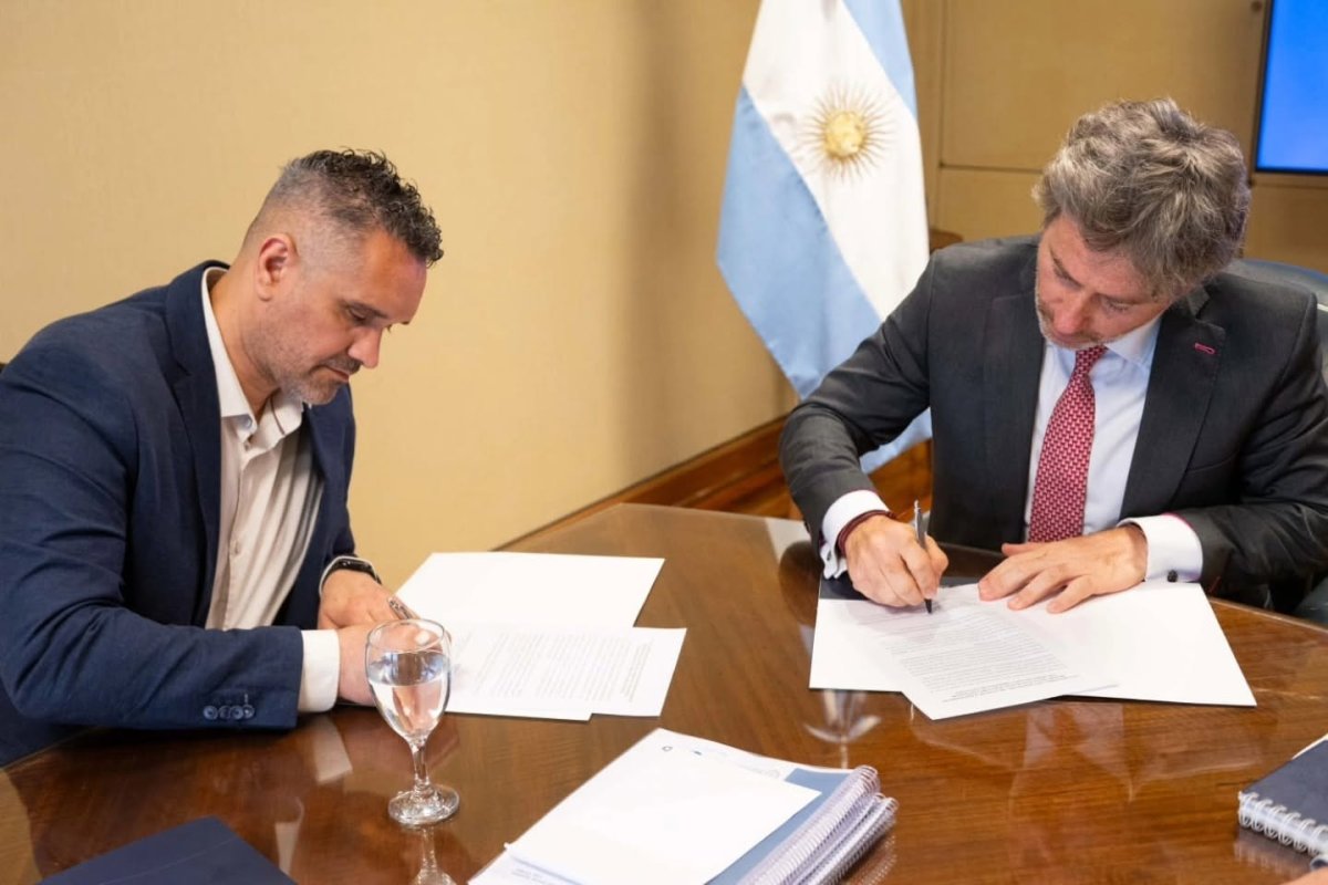 Georgion recibió los manuales del Sistema de Registro de Supervisores de Régimen Penal Juvenil por parte de Nación