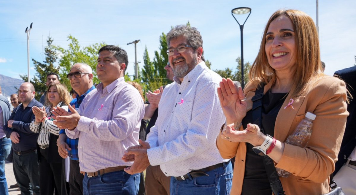 La ministra Nacia Ricci, junto a presidente de la Comisión de Fomento, Rubén Guzmán, y el gobernador Claudio Vidal. (De der. a izq.)