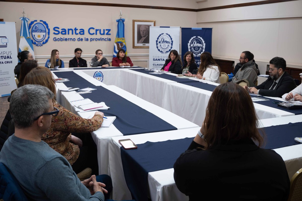 Mesas de trabajo: una herramienta para fortalecer la formación de los agentes públicos de Santa Cruz