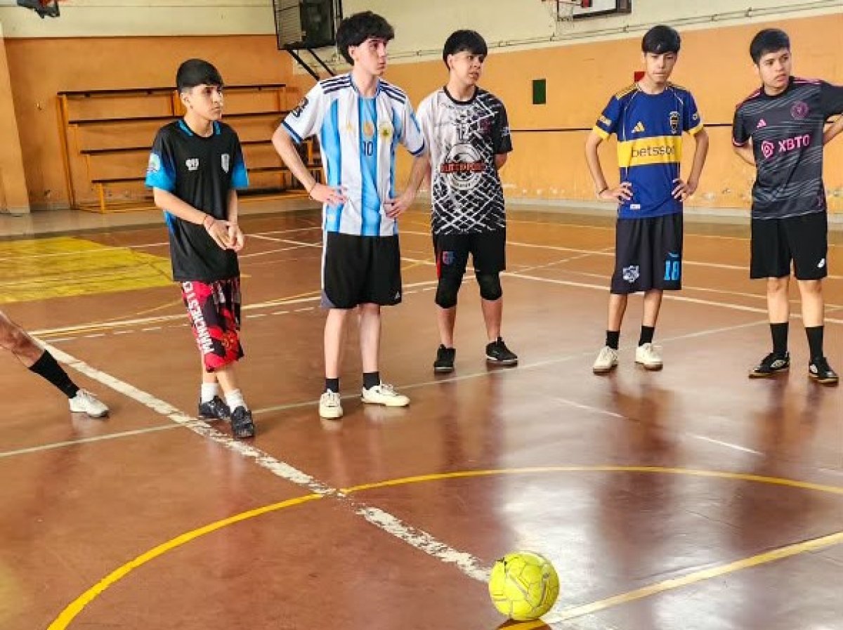 Estudiantes de la Escuela Industrial N° 5 compartieron una jornada de fútbol