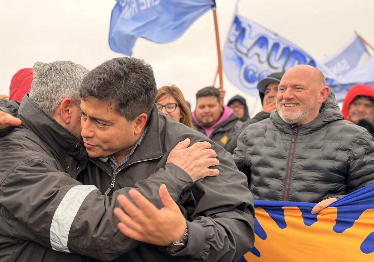 Hernán Elorrieta acompañó al Gobernador Claudio Vidal en su recorrida por las áreas concesionadas a Crown Point.