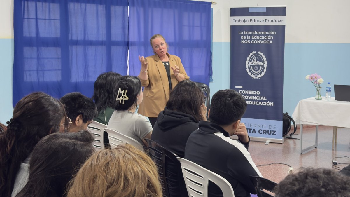 Impulsaron una jornada de trabajo sobre evaluación y estrategias pedagógicas en el IPES de Caleta Olivia