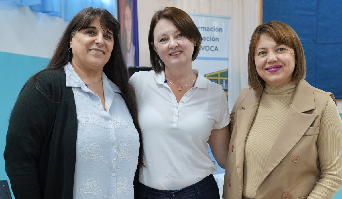 Directora Provincial de Evaluación, Yeni Bernard, Directora Provincial de Nivel Primario, Carina Giménez, y Directora General Regional de Educación Zona Norte, Magdalena Paredes.