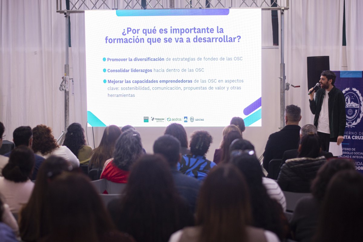 Organizaciones sociales y emprendedores fortalecen sus capacidades en Santa Cruz