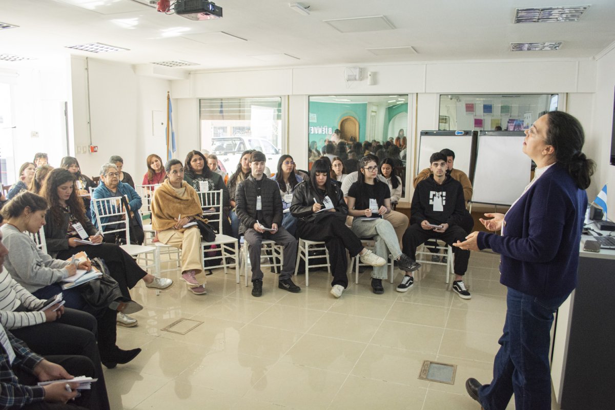 Organizaciones sociales y emprendedores fortalecen sus capacidades en Santa Cruz