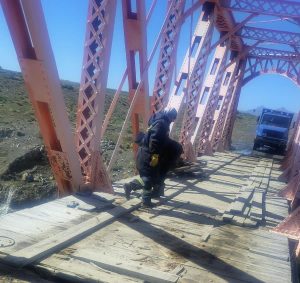Vialidad realizó trabajos de mantenimiento en Puente – Ruta Provincial Nº 21 y bacheo en la Ruta Provincial Nº 11 