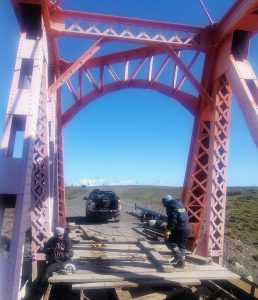 Vialidad realizó trabajos de mantenimiento en Puente – Ruta Provincial Nº 21 y bacheo en la Ruta Provincial Nº 11 