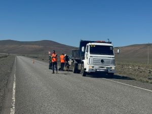 Vialidad realizó trabajos de mantenimiento en Puente – Ruta Provincial Nº 21 y bacheo en la Ruta Provincial Nº 11 
