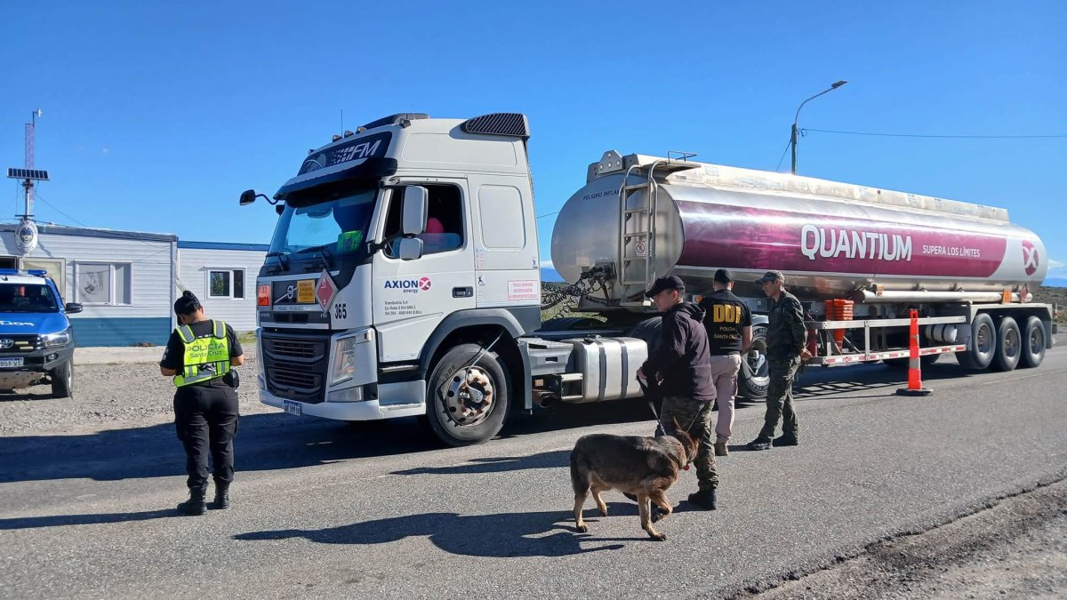 La Policía de Santa Cruz realizó controles preventivos en Perito Moreno y El Calafate