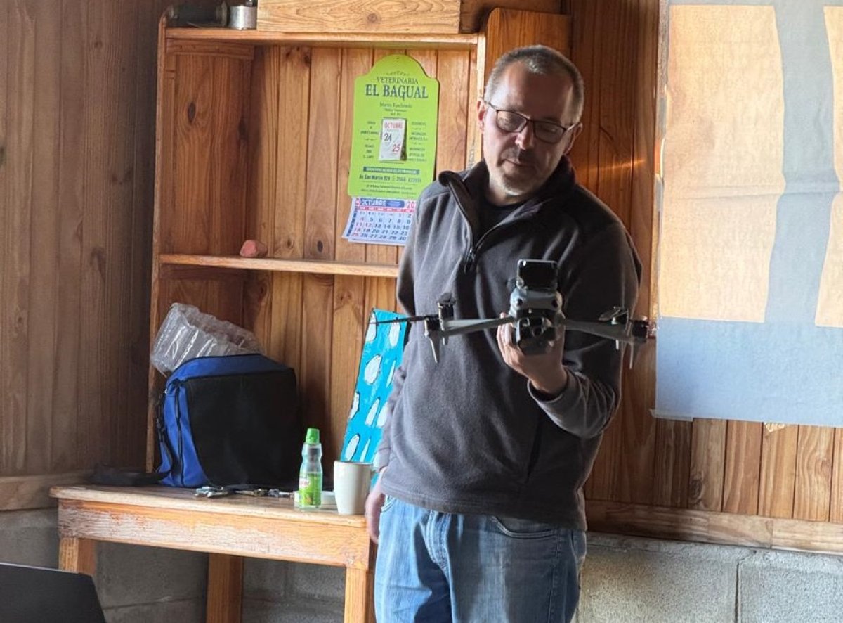 Santa Cruz prueba el uso de drones para facilitar el encierre de guanacos