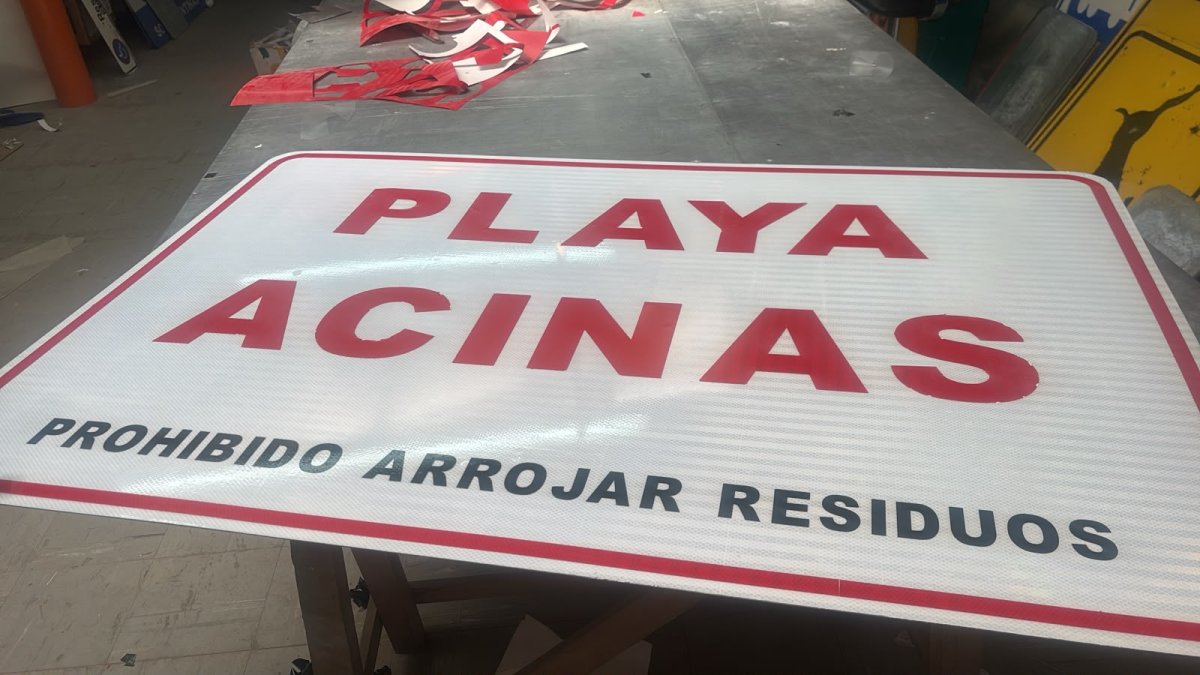 Viales colocan señalizaciones y acompañan obras de Distrigas en Las Heras