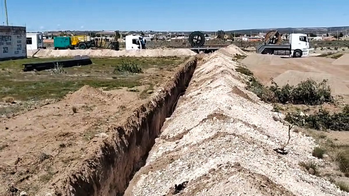 Viales colocan señalizaciones y acompañan obras de Distrigas en Las Heras