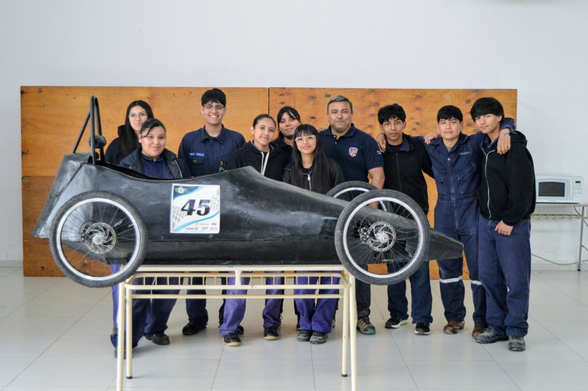 Los alumnos de la Escuela Industrial N° 6 de Río Gallegos, forman parte del único equipo que representará a Santa Cruz en el Desafío ECO YPF.