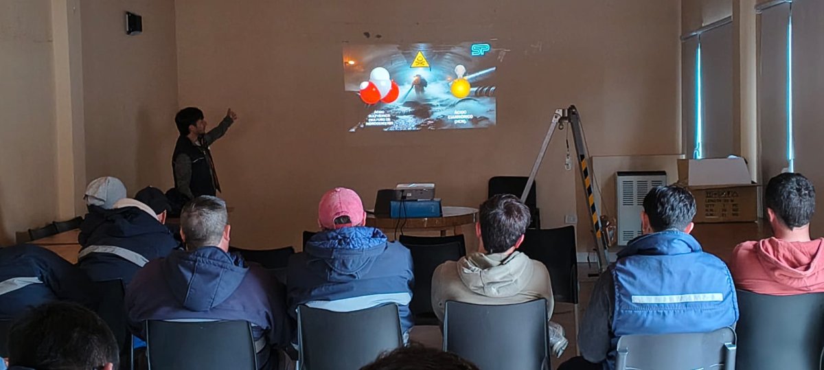 SPSE fortalece la seguridad laboral y optimiza la toma de agua de mar en Puerto Deseado