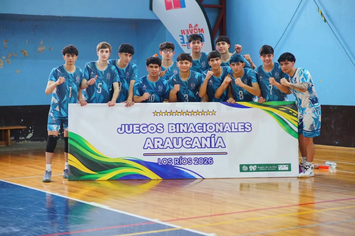 La Araucanía comenzó con doble triunfo para el vóley masculino de Santa Cruz